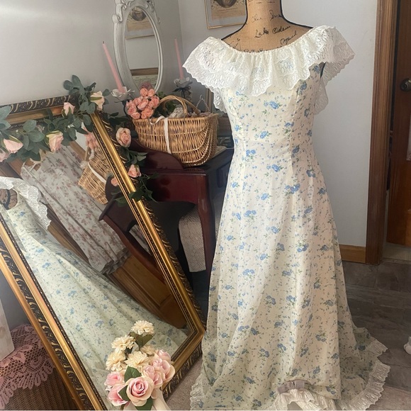 Vintage Bohemian Ditsy Floral Prairie Maxi Dress - Picture 3 of 8